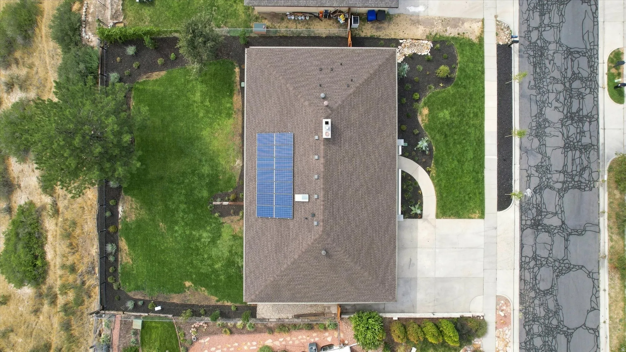 Shingle roof with solar panels
