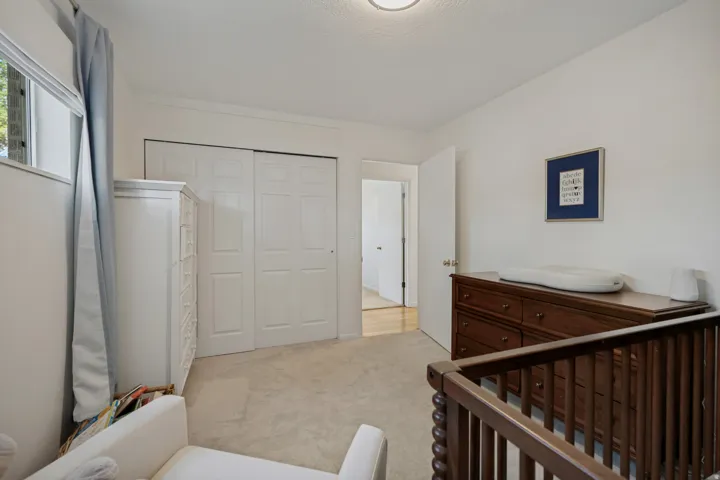 Recessed lighting and ceiling-mounted light fixture