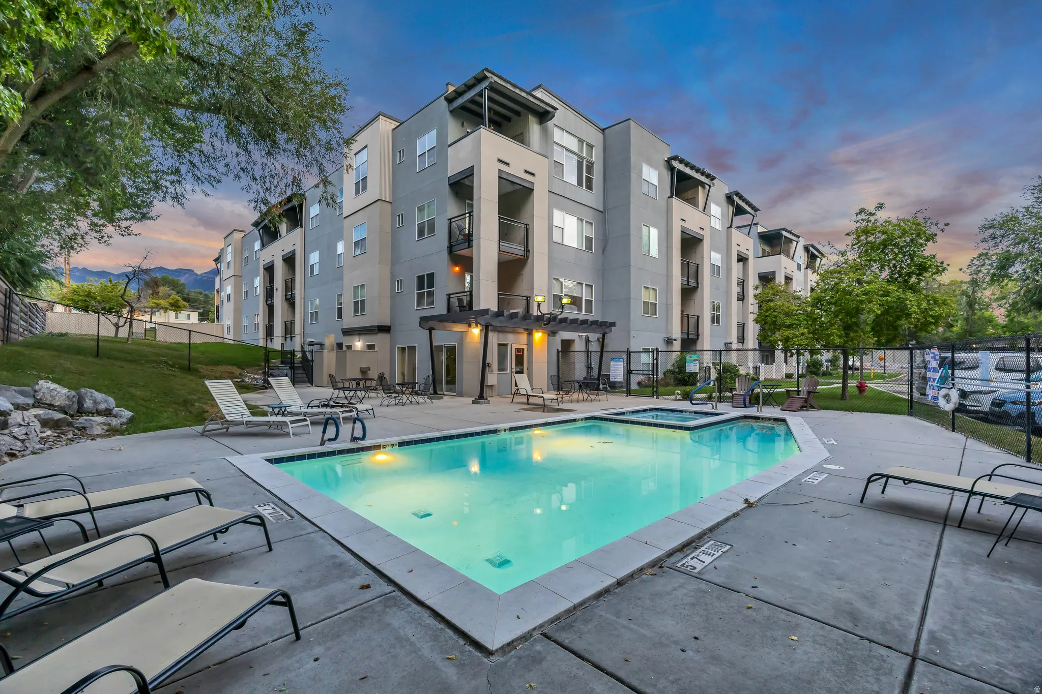 Outdoor swimming pool with integrated spa and concrete surround