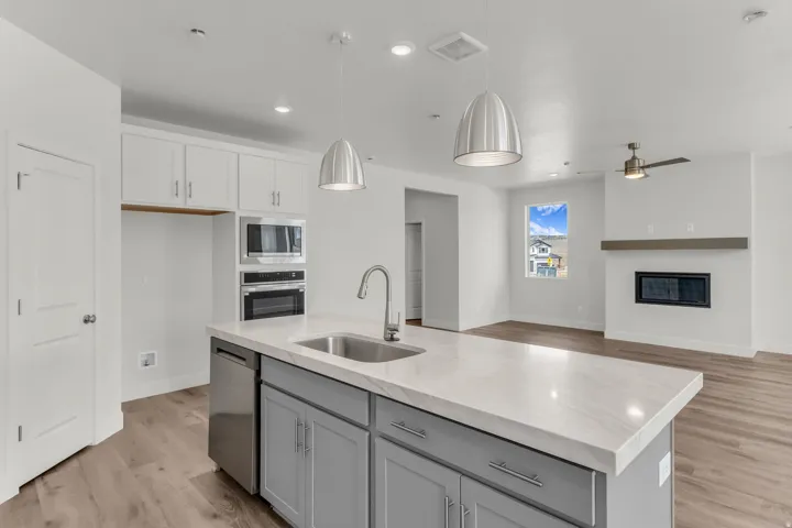 Kitchen island with undermount sink and two pendant lights