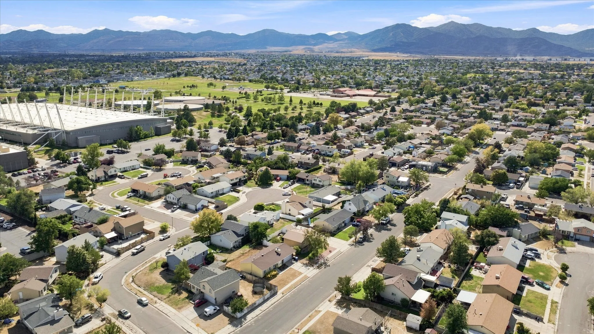Expansive neighborhood featuring residential properties and tree-lined streets