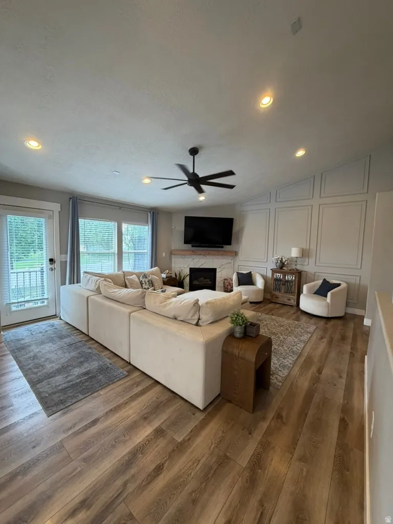 Vaulted ceiling with recessed lighting and ceiling fan