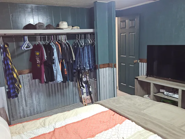 Built-in open shelving with storage rod