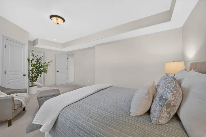 Tray ceiling with recessed lighting