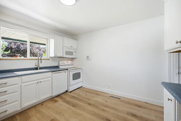 6272 S 400 E, Murray, Utah 84107