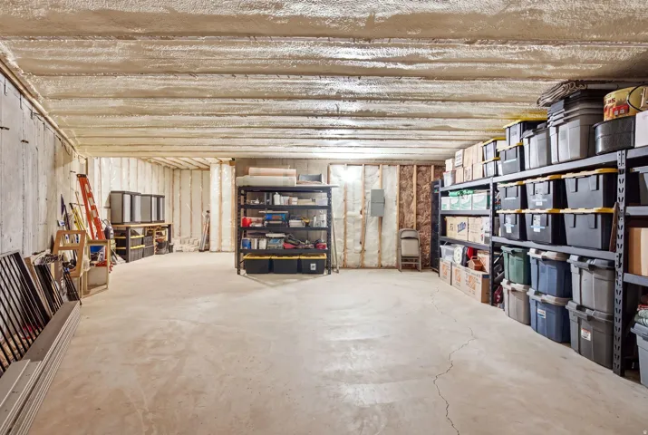 800 sq ft Unfinished Storage