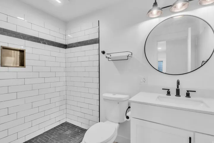 Unit B bathroom #2