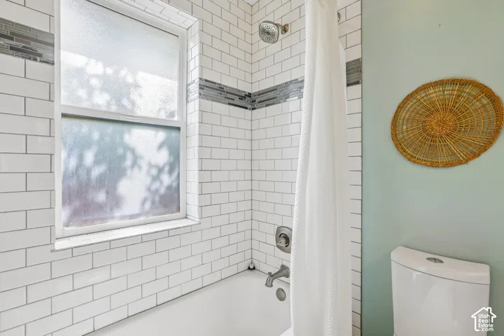 White subway tile surround with decorative accent band