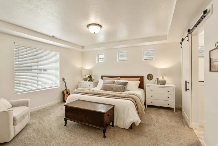 Tray ceiling with recessed lighting