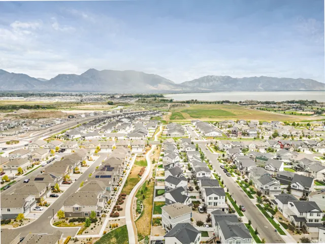 Community featuring residential properties, paved streets, and a pedestrian pathway