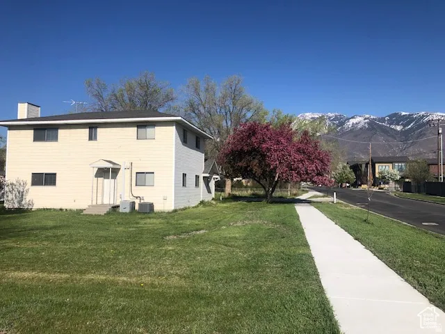 This house has 4 exits doors 2 AC/ HVAC