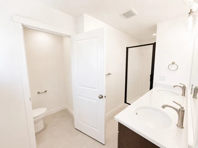 Photos from a previously built home of the same floorplan, colors and selections may vary