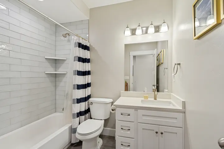 White subway tile shower surround with integrated corner shelving