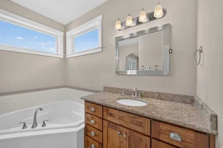 Corner soaking tub with dual windows