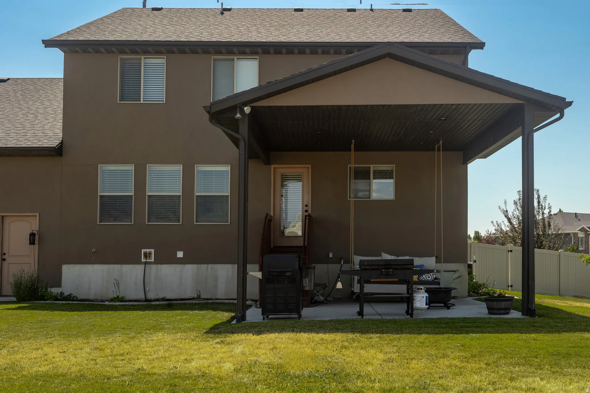 Attached covered patio with a concrete surface