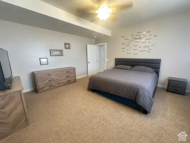 Recessed ceiling with integrated lighting and a ceiling fan