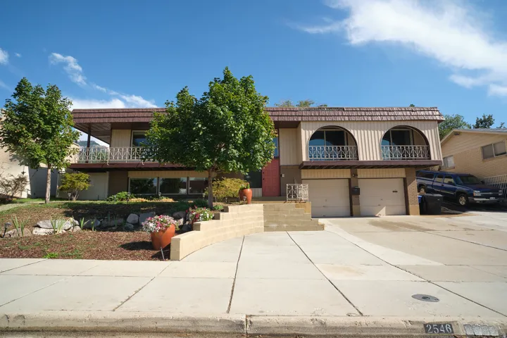 2546 E Campus Dr, Cottonwood Heights, Utah 84121