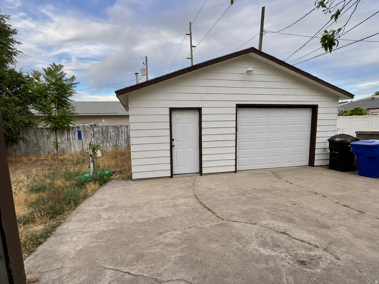 Garage has a heater but seller doesn't warrant if it works. Never been used (Image has been cleaned up using AI)
