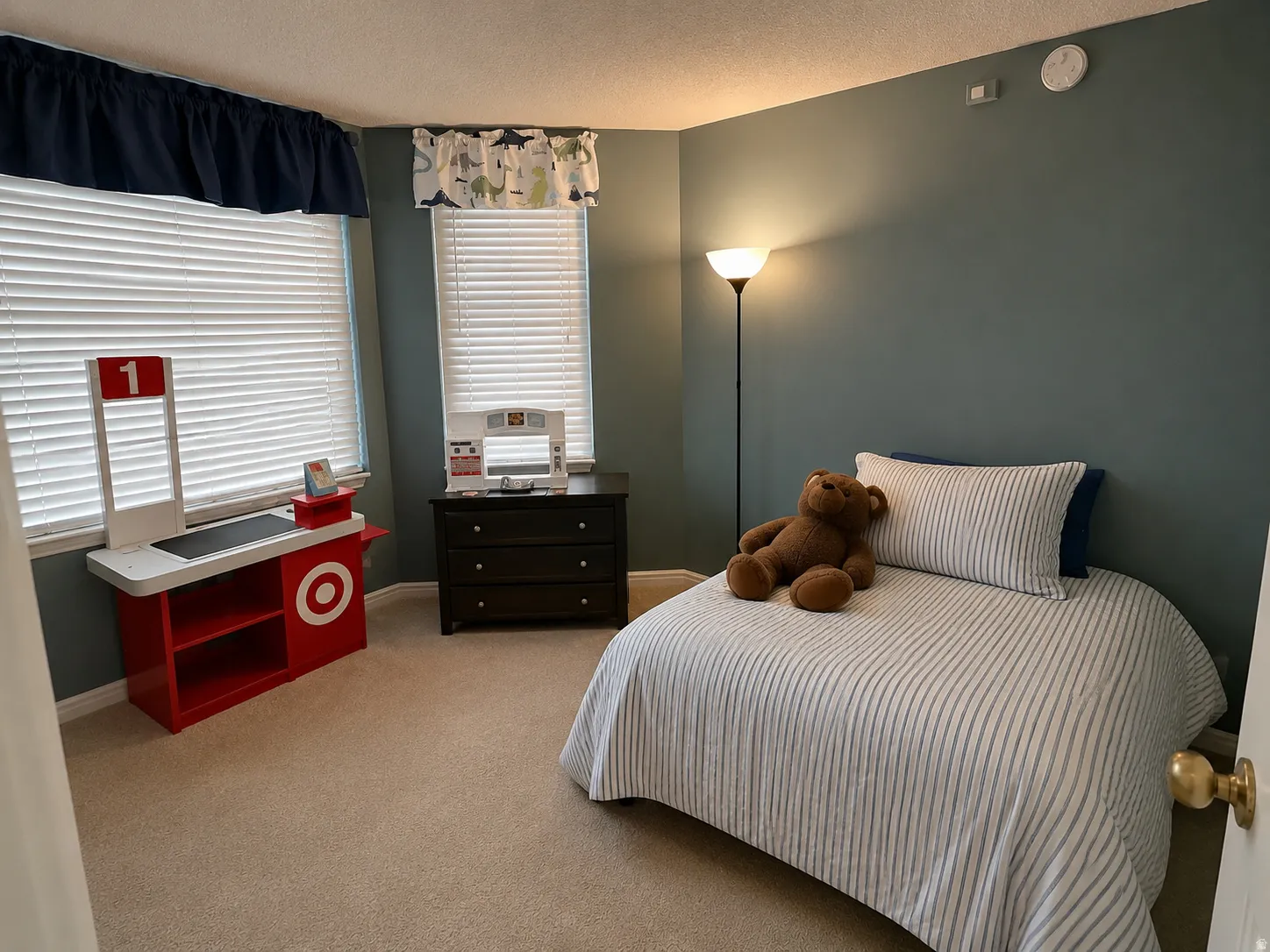 Flex room could be additional bedroom (no closet) or office. Space has been cleaned up using AI