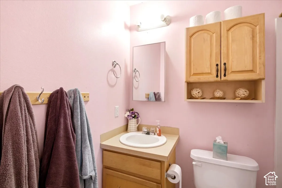 full hall bath- upper level