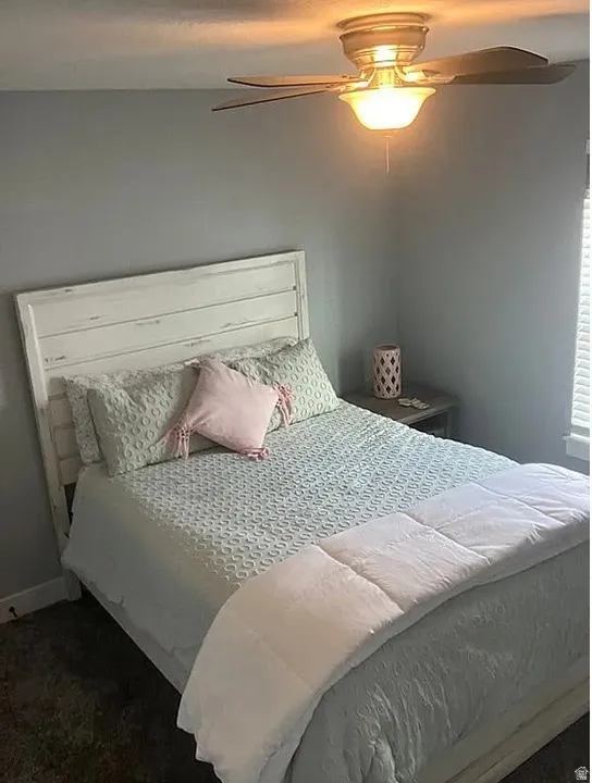 Integrated ceiling fan with light fixture