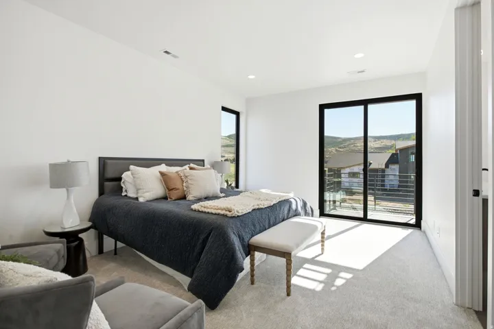 Second owner suite on upper level