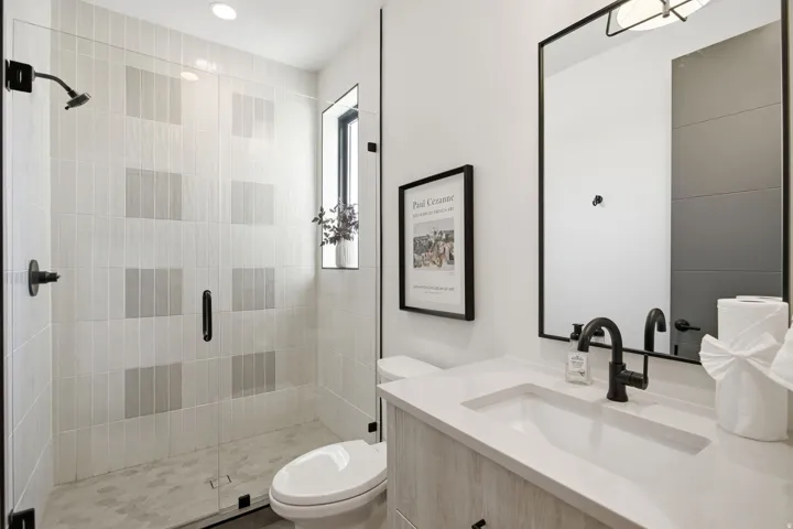 Main level 3/4 bathroom
