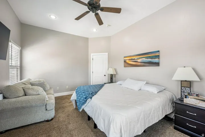 Vaulted ceiling with recessed lighting and a ceiling fan