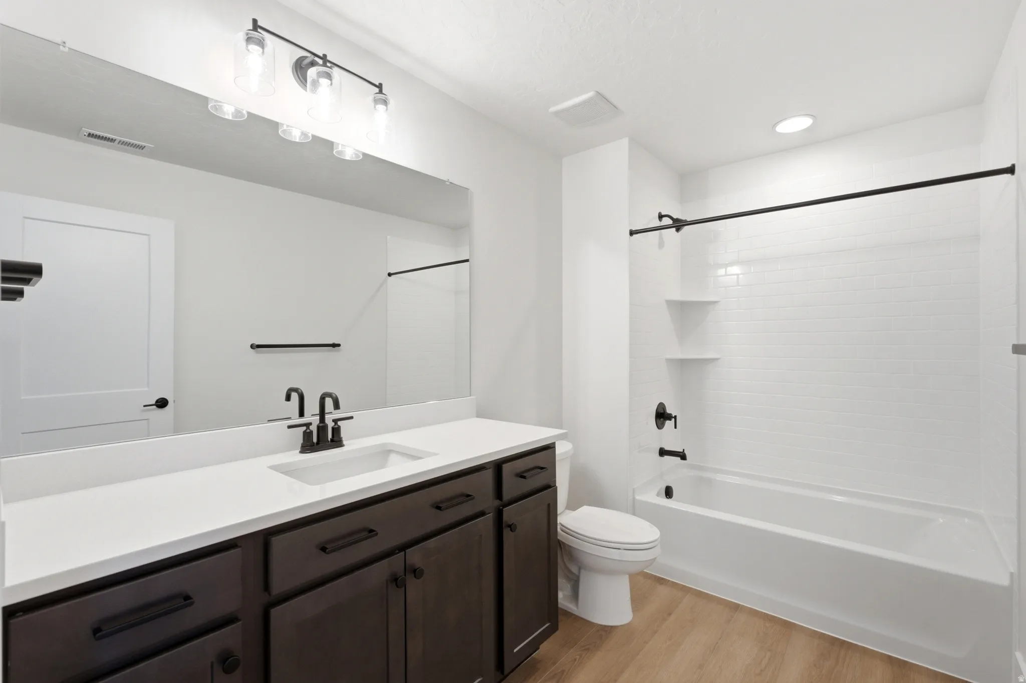 Shared bathroom for upper level bedrooms