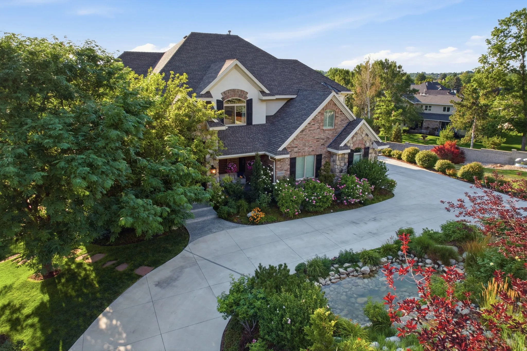 Expansive concrete driveway