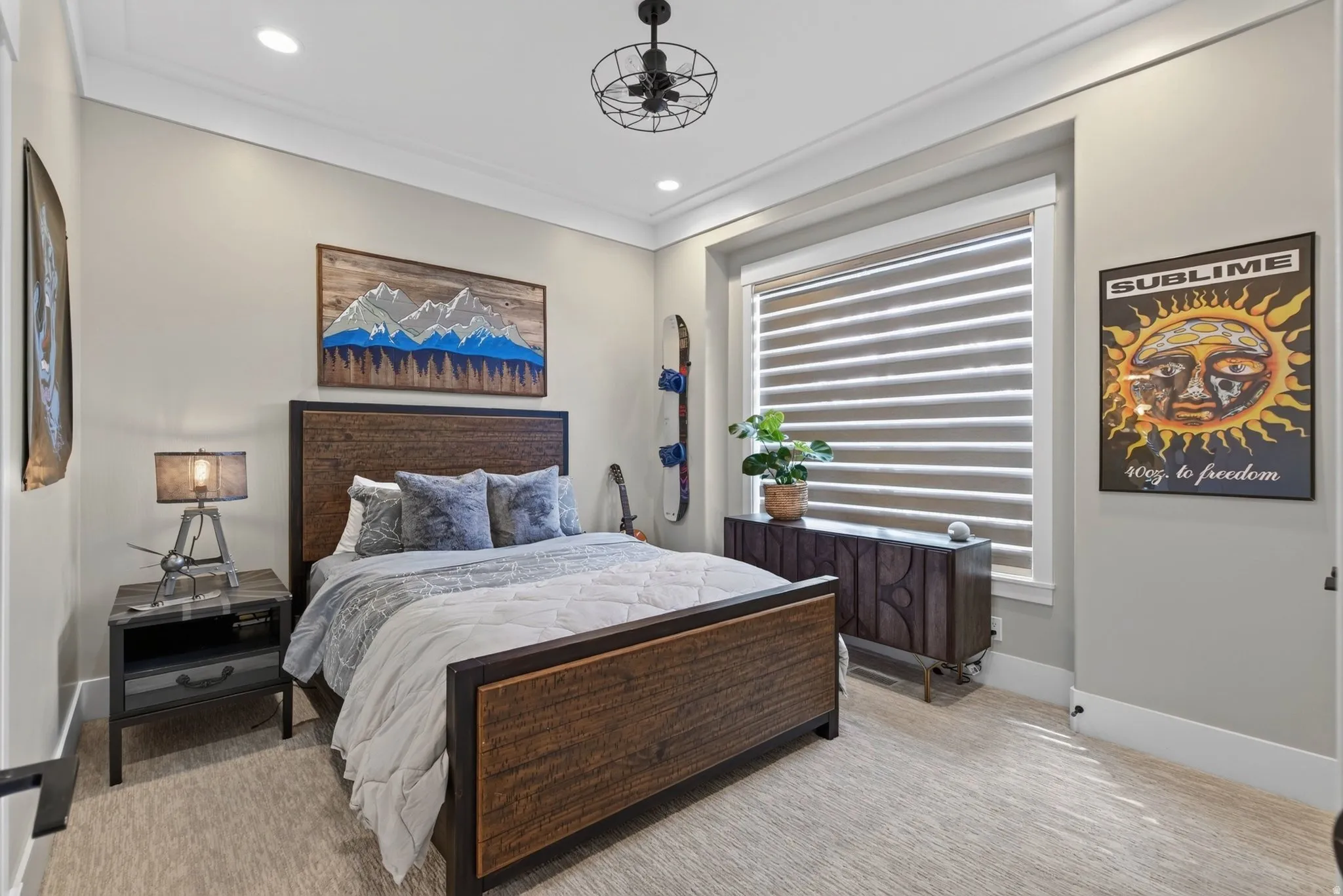 Recessed lighting, crown molding, a ceiling-mounted fan fixture, and a window with horizontal blinds