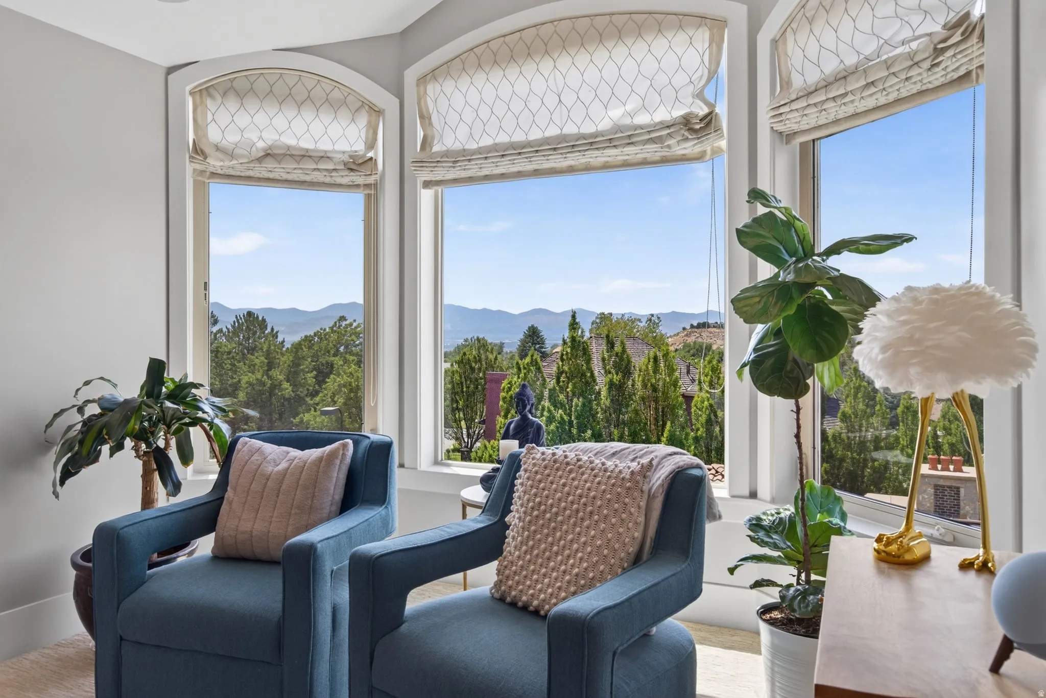 Arched windows with patterned Roman shades