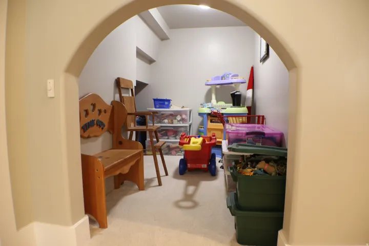 Archway entry to a carpeted interior space with light-toned walls