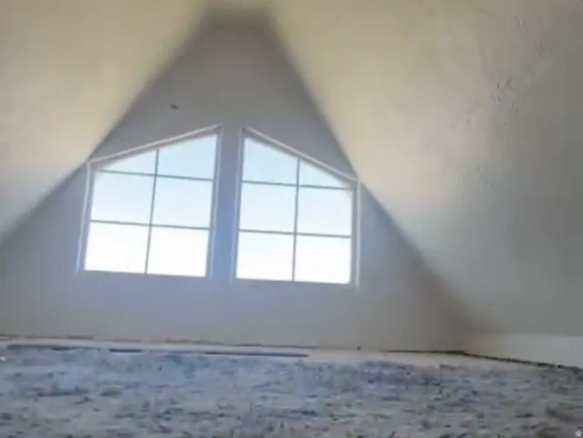 Vaulted ceiling with recessed lighting