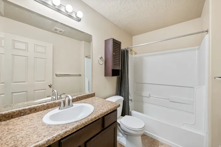 Bathroom 2.
