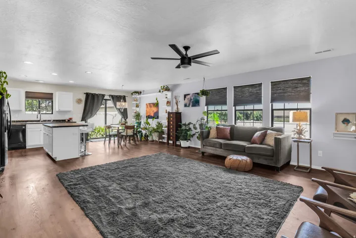 Gorgeous LVP wood laminate flooring & upscale window shades.