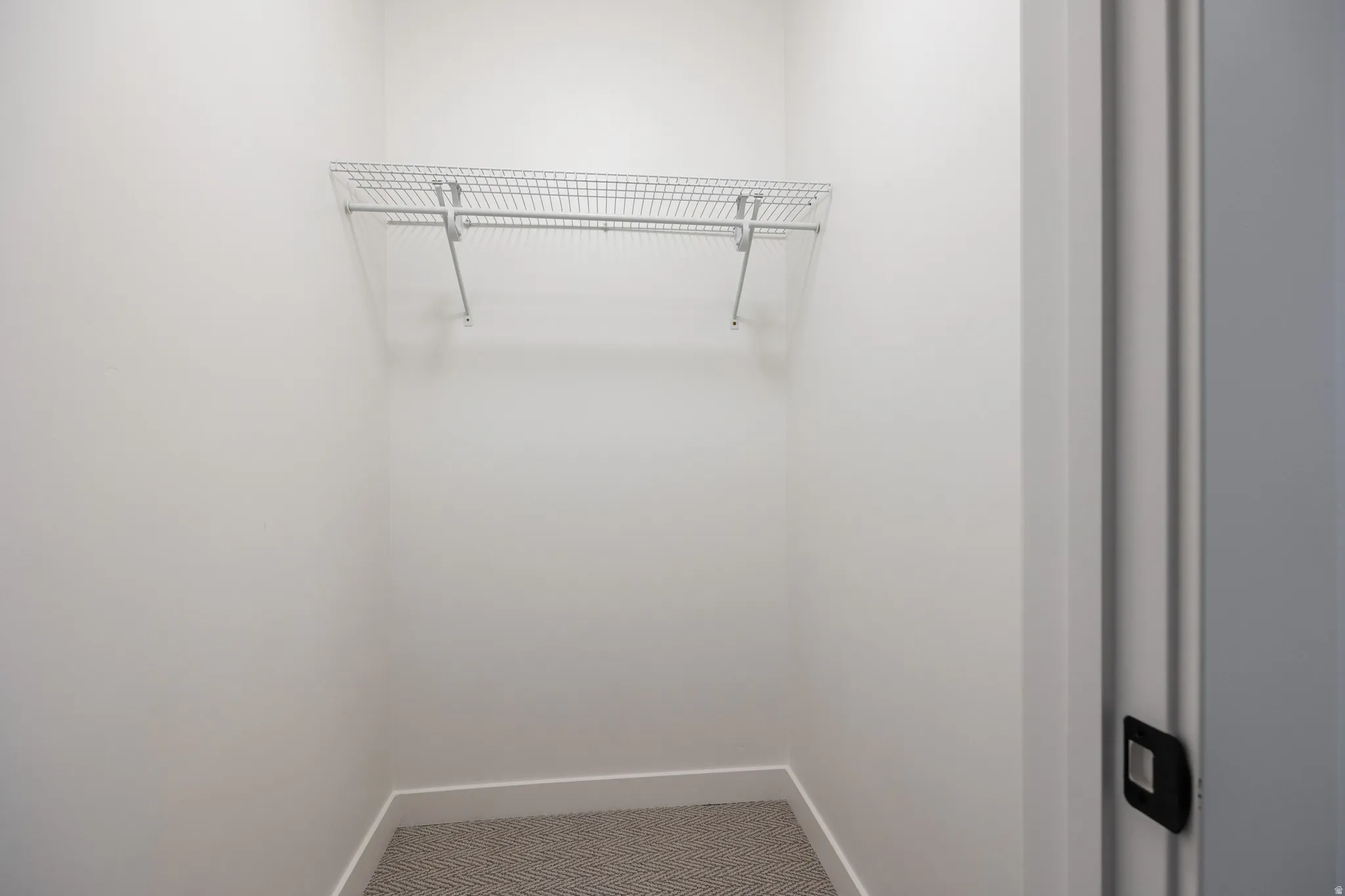 Integrated wire shelving system