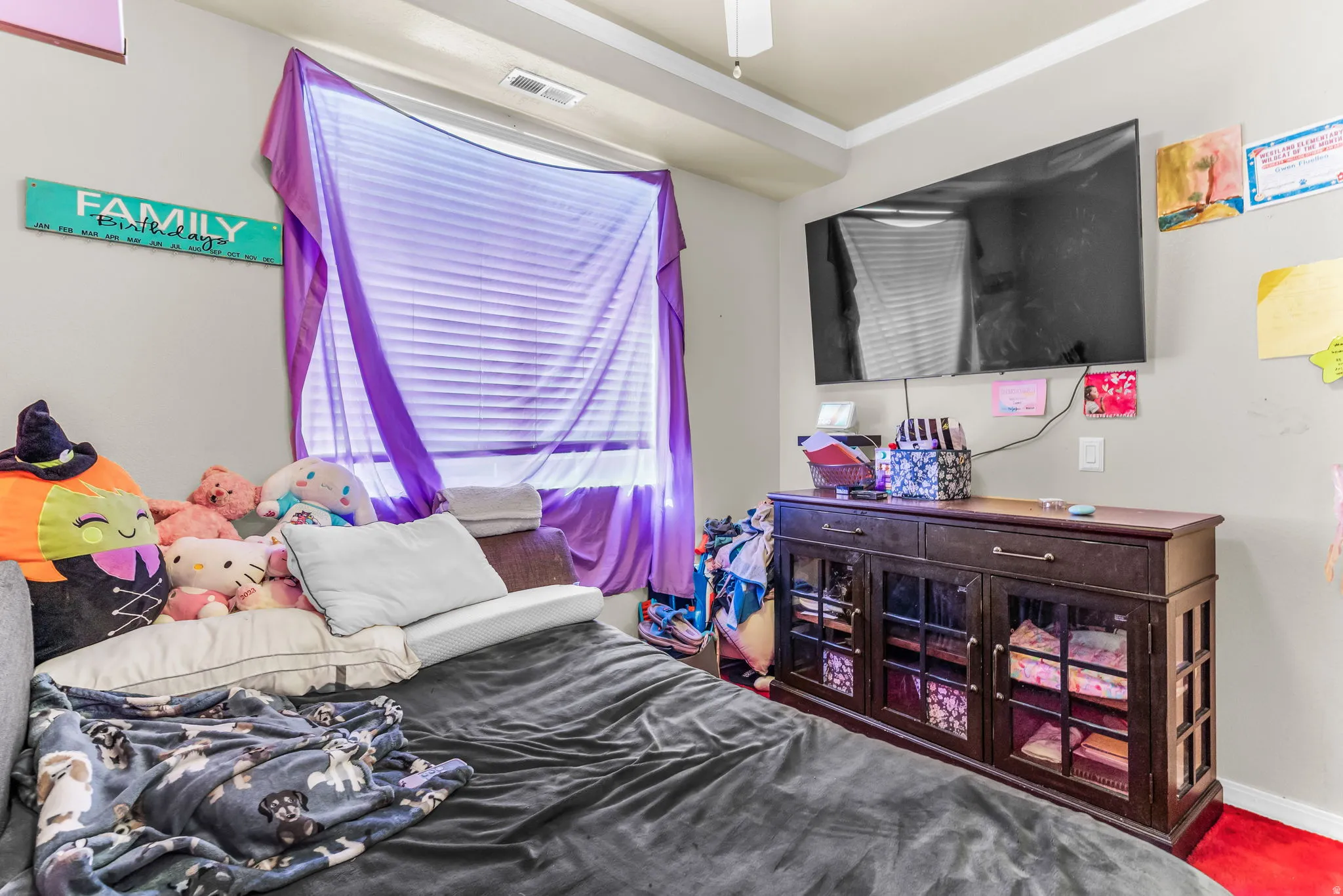 Recessed window featuring horizontal blinds