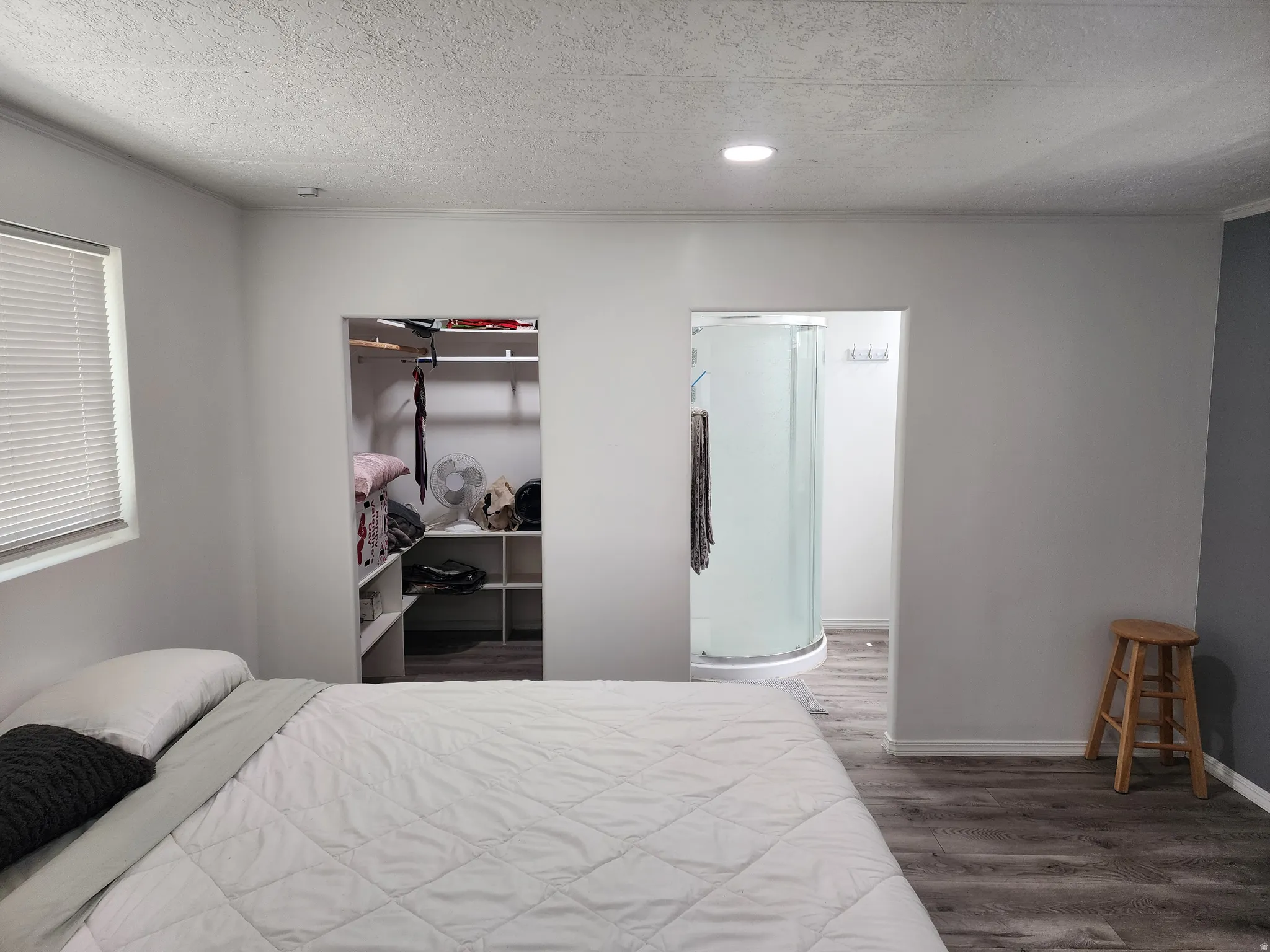Wood-finish flooring with a neutral paint palette