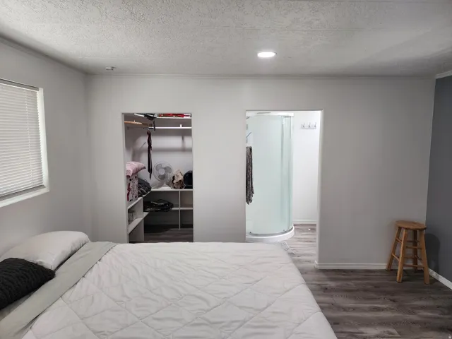 Wood-finish flooring with a neutral paint palette