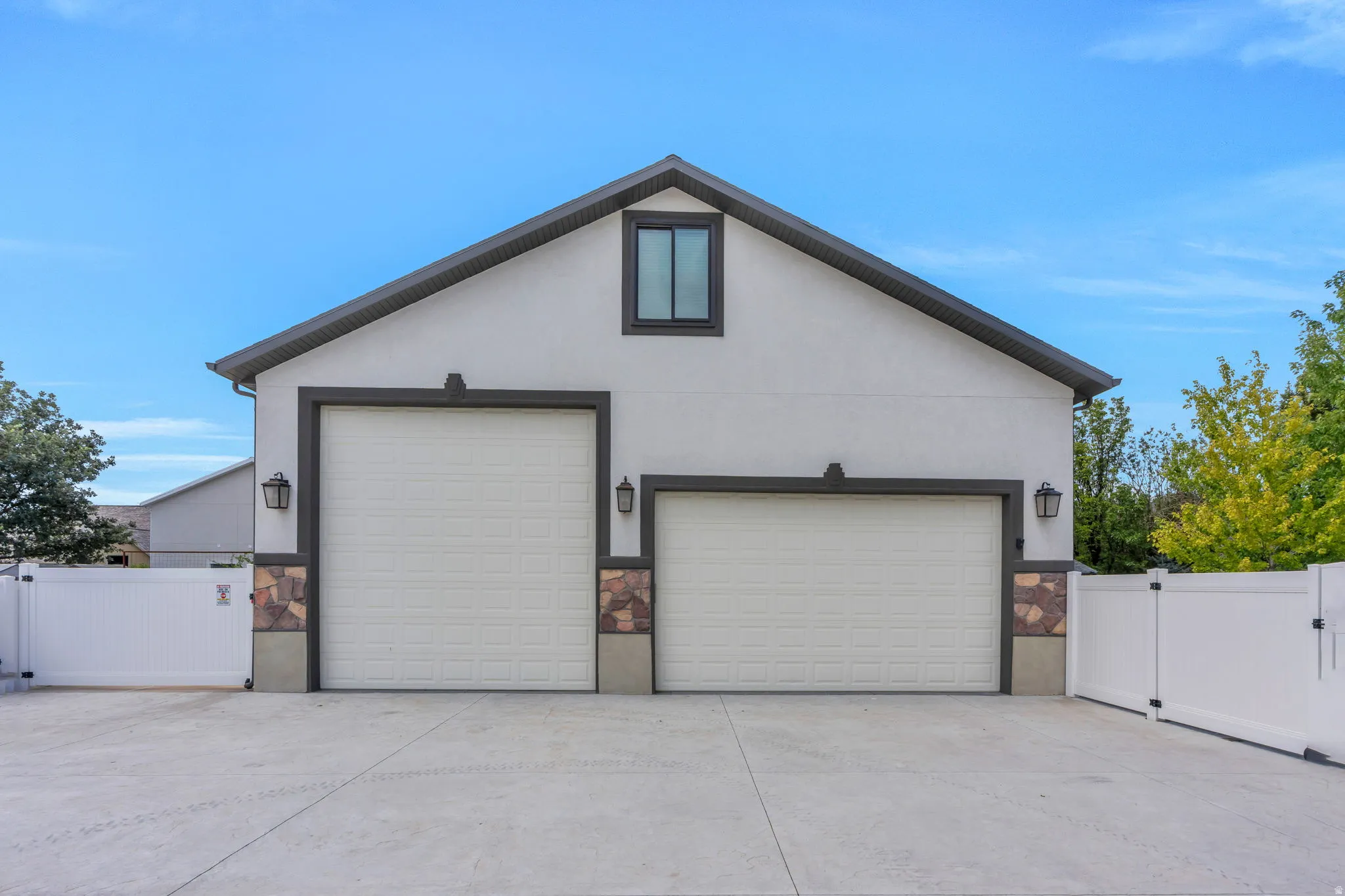 A garage setup that’s nearly impossible to find—an attached 3-car garage plus a massive 40' x 40' detached shop with an oversized 14' RV door.