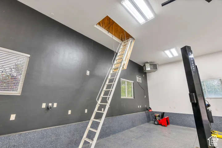 A bult-in ladder provides access to the attic of the detached garage, with space for storing everything you could dream to have.