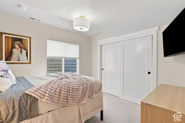 Bright window with privacy blind. Spacious bedroom and closet.