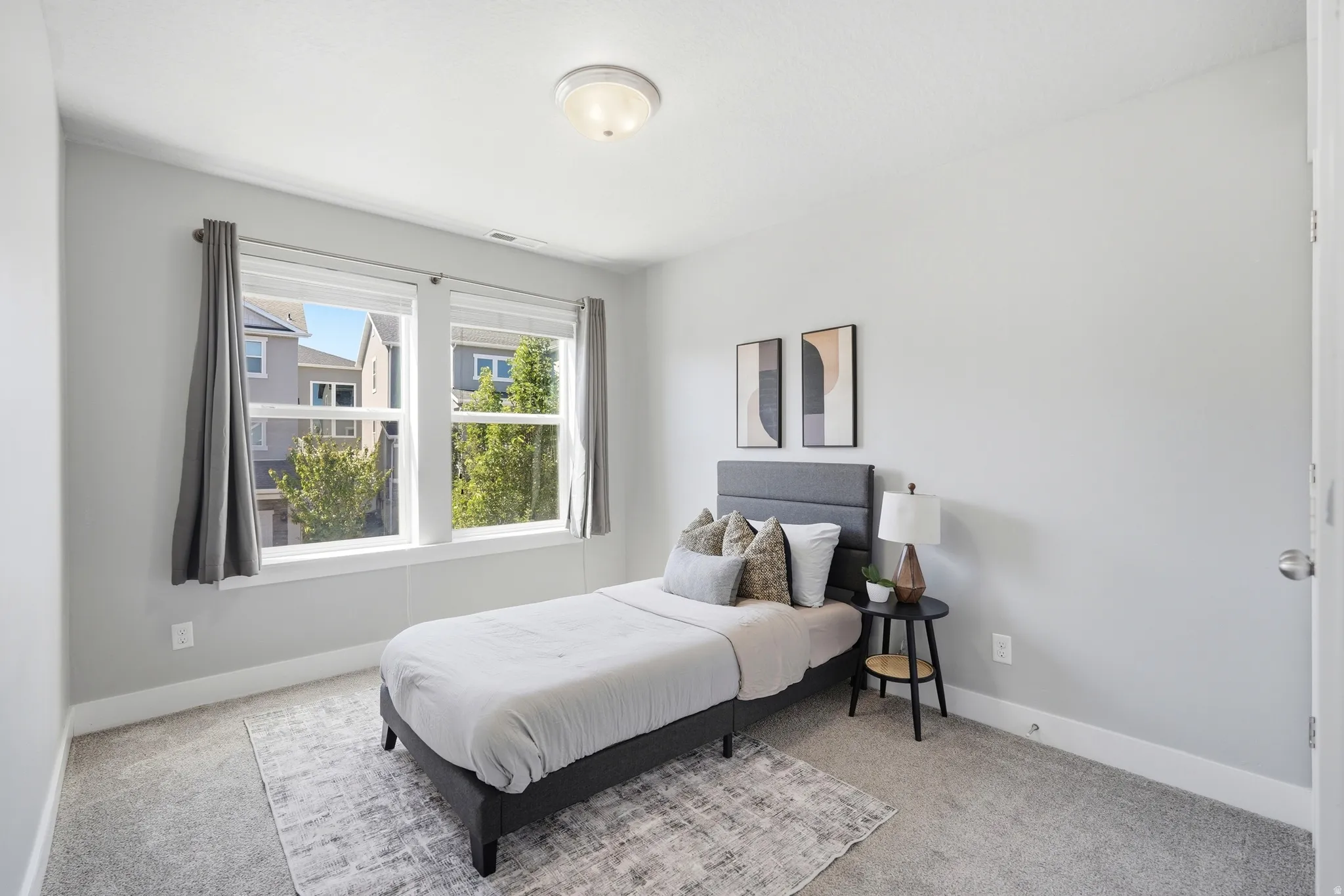 Recessed ceiling light fixture