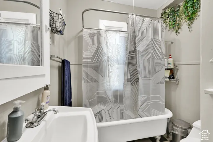 White pedestal sink with chrome faucet