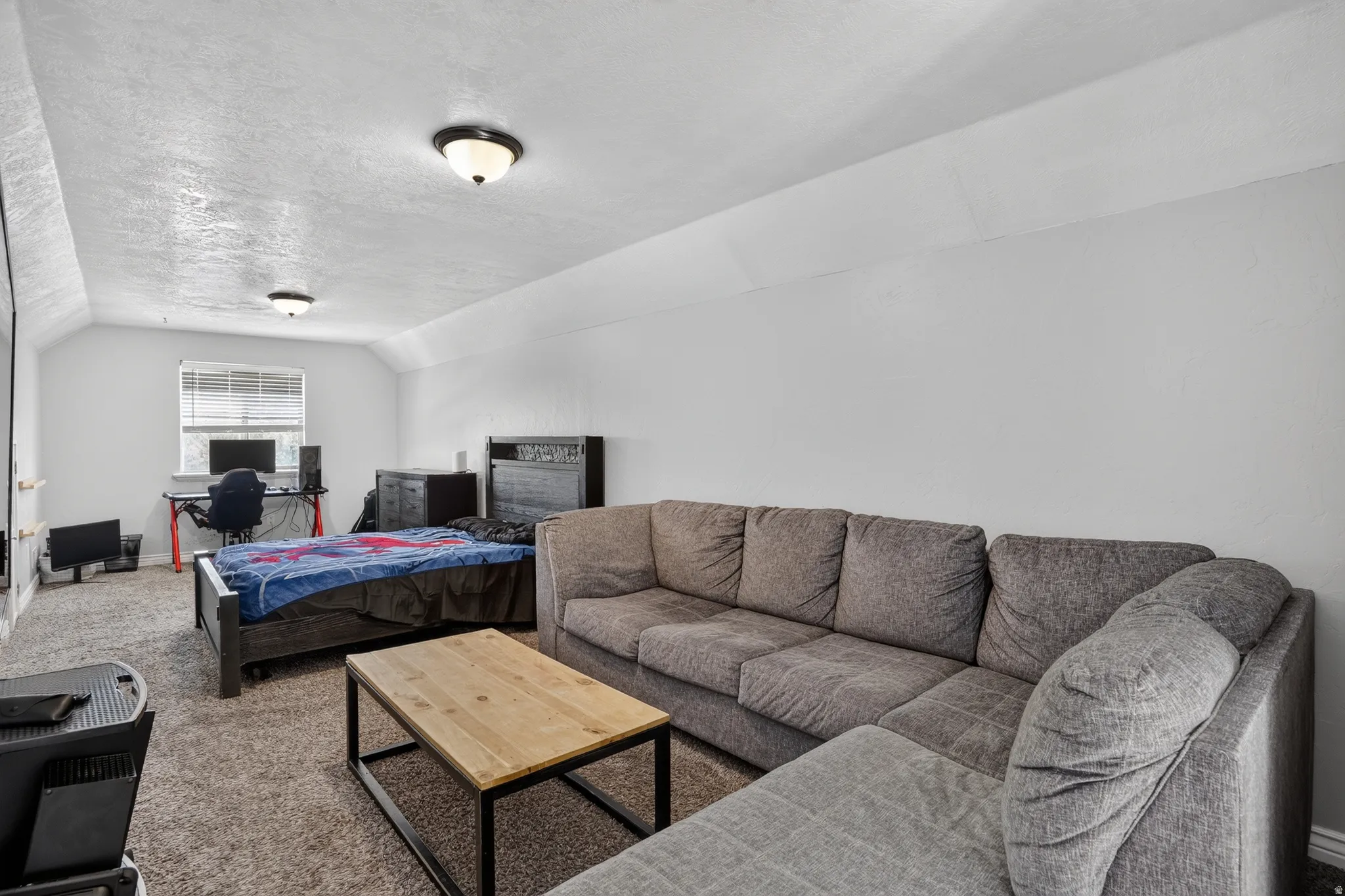 Spacious Loft Area