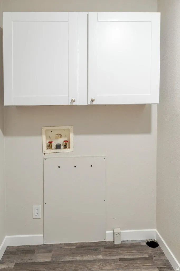Shaker-style upper cabinetry with brushed nickel hardware, wood-finish flooring, and white wall finishes