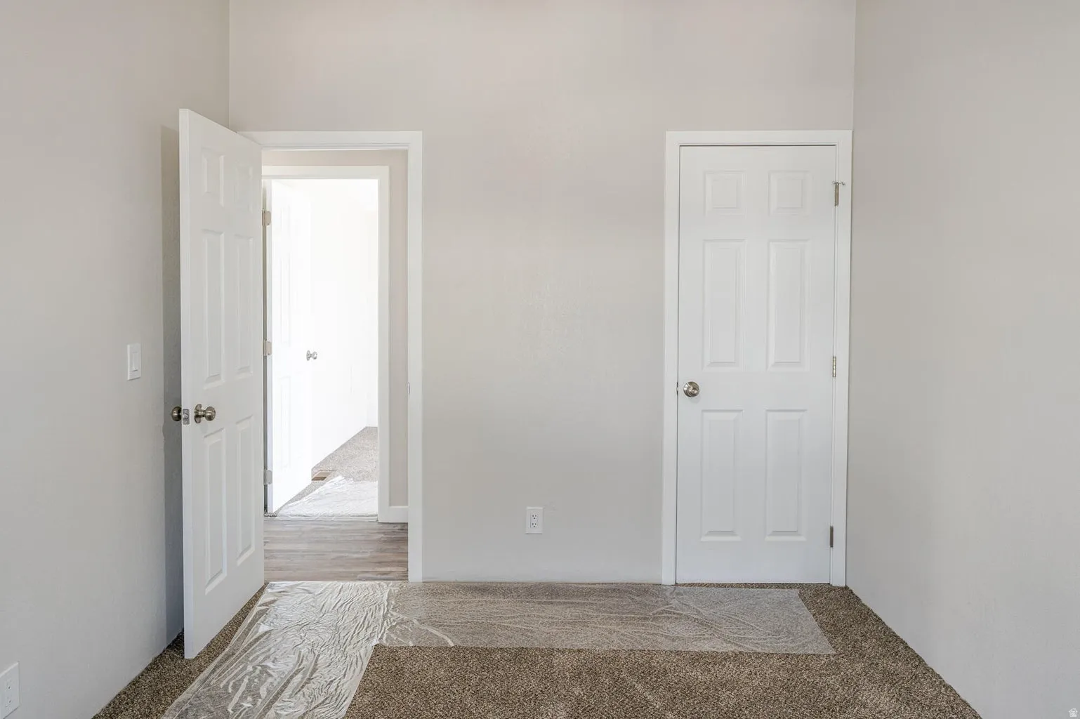 Light grey wall finish