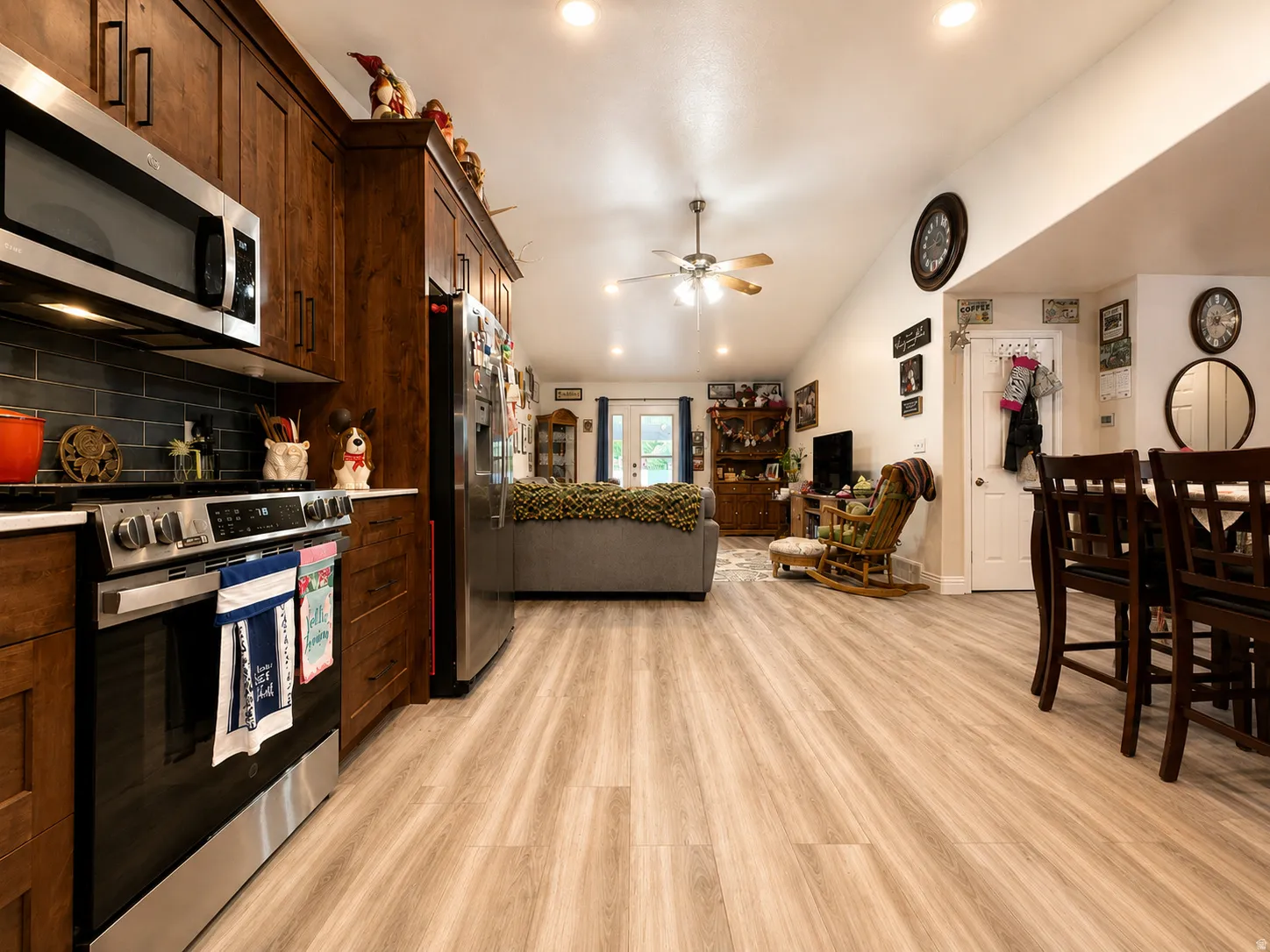Open-concept living area featuring vaulted ceilings, and recessed lighting