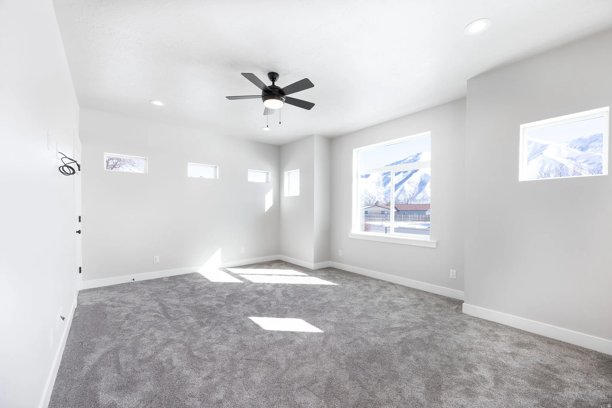 Recessed lighting, ceiling fan, and multiple windows